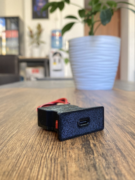 Блок зарядки USB-C 65W для BMW E36 в Архангельске